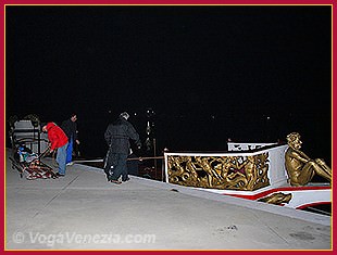 Natale di Venezia: Sacca S.Biagio si anima al buio del mattino