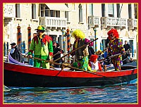 Il sandolone di Ca' Foschi con una divertita famiglia di Clown.