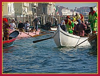 Il corteo acqueo del Coordinamento delle Remiere nel Carnevale di Venezia 2010