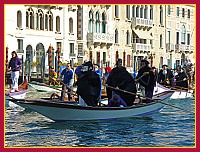 Il corteo acqueo del Coordinamento delle Remiere nel Carnevale di Venezia 2010