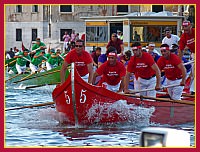 Regata Storica 2009 Caorline - Rosso (Pellestrina): Renzo Savoldello, Massimo Tonello, Diego Seno, Michele Vianello, Alberto Busetto, Alessandro Secco