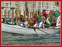 Regata Storica 2009 - Sfida delle Remiere sur Gondole a 4 remi - Bianco (Vogaepara Burano): Giovanni Seno, Giacomo Costantini, Enrico Trevisan, Ivano Dei Rossi