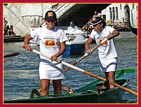 Regata Storica 2009: Regata de le Maciarèle Junior su Mascarete a 2 remi - (Remiera Canottieri Cannaregio) Zuleika Fabris (popiùr) e Linda Doni (provièr)