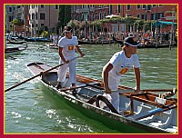 Regata Storica 2009: Regata de le Maciarèle Junior su Mascarete a 2 remi - (Remiera Canottieri Cannaregio) Alessio Chiozzotto (popiùr) e Giacomo Marangon (provièr)