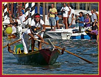 Regata Storica 2009: Regata de le Maciarèle Junior su Mascarete a 2 remi - (Vogaepara Burano) Magda Tagliapietra (popiùr) e Filippo Bon (provièr)