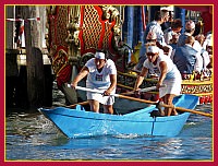 Regata Storica: Regata delle Donne su Mascarete a due remi - Gloria Rogliani (Popiùr) e Debora Scarpa (provièr)