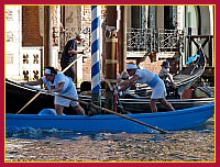 Regata Storica: Regata delle Donne su Mascarete a due remi - Gloria Rogliani (Popiùr) e Debora Scarpa (provièr)