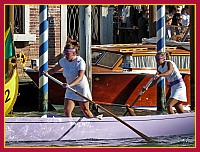 Regata Storica: Regata delle Donne su Mascarete a due remi - Maika Busato (Popiùr) e Erika Zane (provièr)