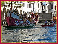 Regata Storica: Regata delle Donne su Mascarete a due remi - Gabriella Lazzari (Popiùr) e Chiara Curto (provièr)