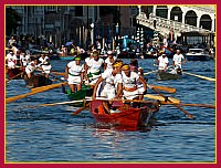 Foto Regata Storica 2009: Donne su mascarete a due remi